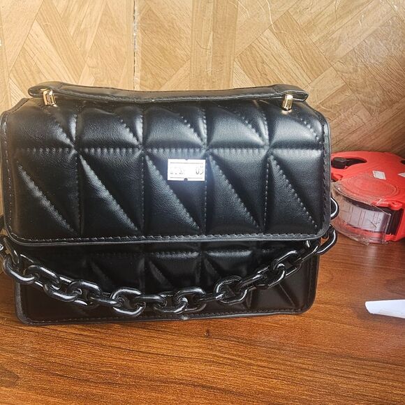 Brand New Black Quilted Crossbody Bag with Adjustable Strap - Picture 4 of 4